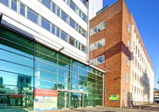 Liverpool John Moores University (LJMU), UK - kuliah jurusan kecantikan di luar negeri