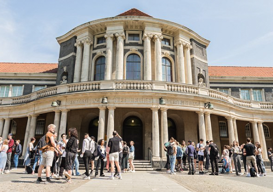University of Hamburg, Jerman - kuliah jurusan kecantikan di luar negeri