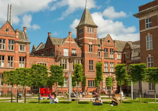 University of Liverpool - sekolah bola di Inggris