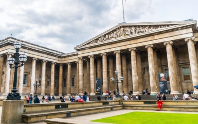 universitas bisnis terbaik di london