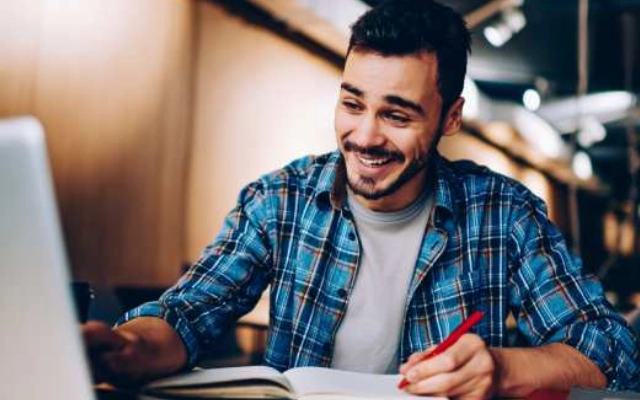 daftar universitas luar negeri yang menawarkan kuliah online