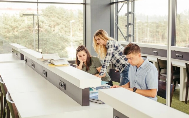 sma luar negeri yang murah, ada kelas online juga