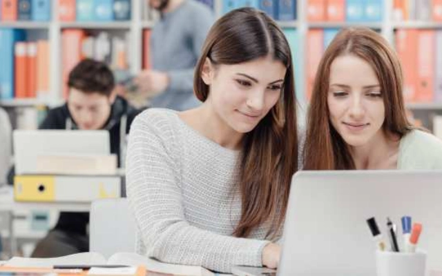 universitas di malaysia yang menawarkan kuliah online