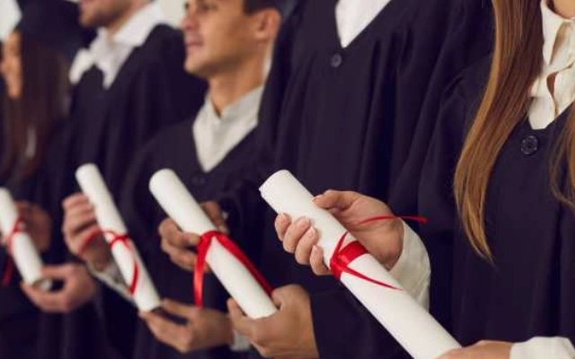 perbedaan undergraduate dan graduate, sudah tahu
