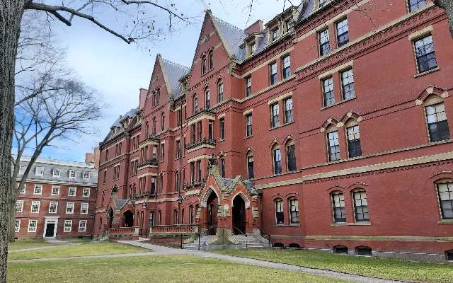 tiga mahasiswa indonesia lulusan harvard dengan nilai cumlaude