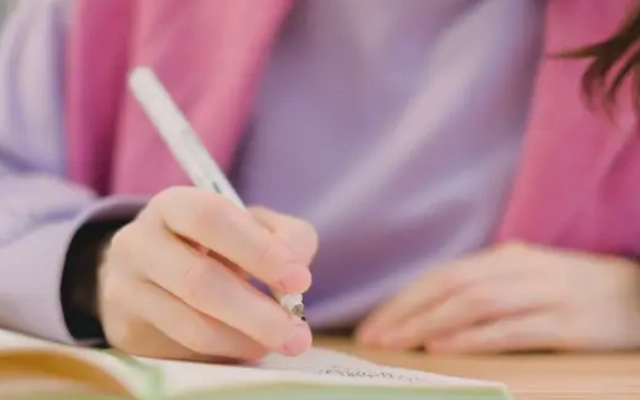 percakapan asking and giving opinion