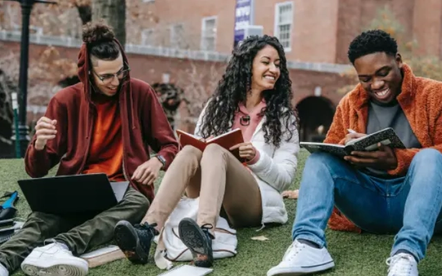 universitas dengan top up degree online