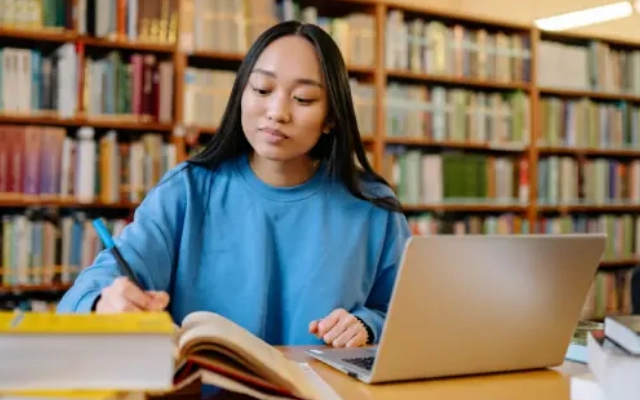 universitas luar negeri dengan gelar diploma