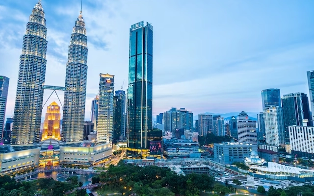 universitas malaysia dengan top up degree