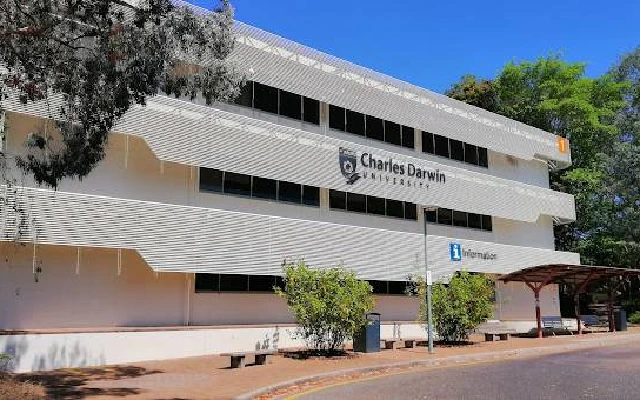 keuntungan memilih charles darwin university