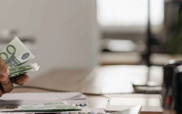 biaya kuliah dan ranking european university business school, geneva switzerland