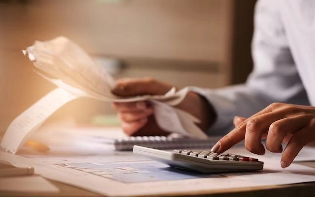 how much does it cost to study in singapore