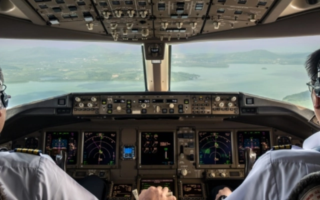 kenapa pilot didampingi oleh co-pilot