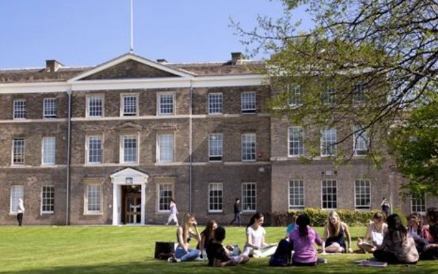 ketahui info lengkap terkait cara daftar kuliah di leicester inggris