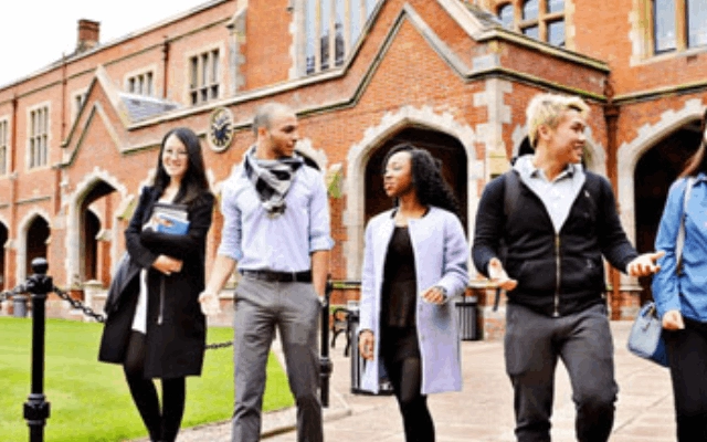 queen's university belfast dengan perolehan ranking terbaik dunia