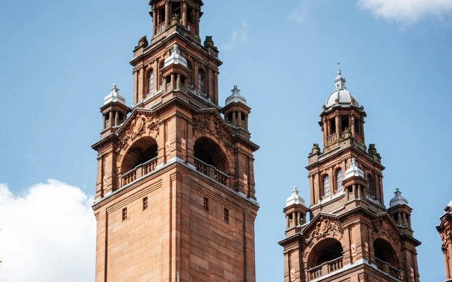 tertarik kuliah glasgow yuk, cek biaya kuliahnya