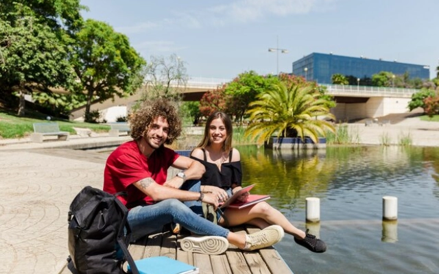 tiga universitas seni terbaik di perth australia