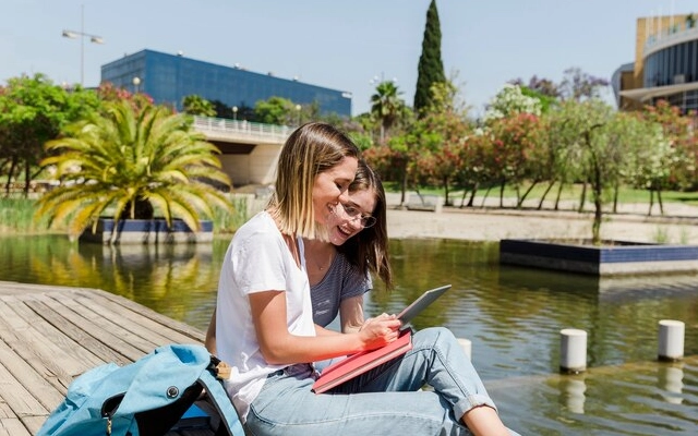 universitas negeri terbaik di perth australia