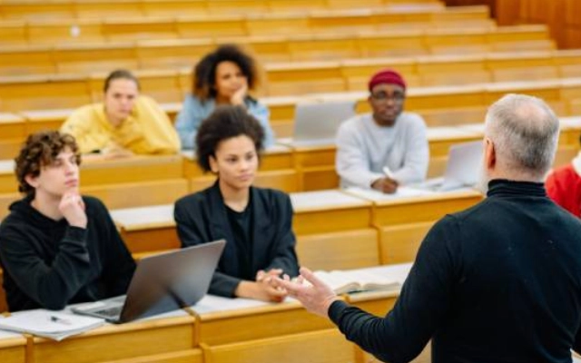 kuliah di inggris atau australia