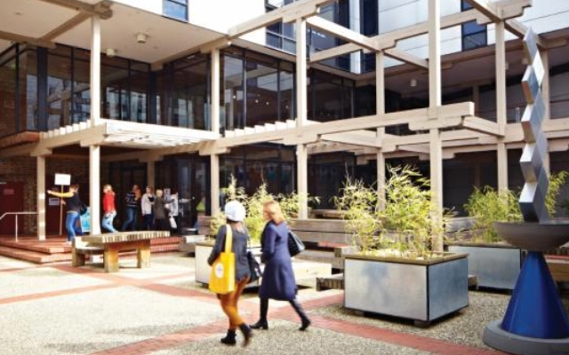 informasi lengkap tentang geelong waterfront campus deakin university