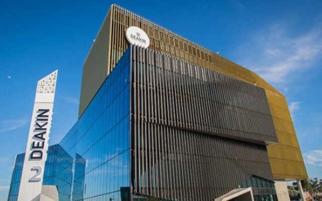 kisaran biaya kuliah di deakin university untuk mahasiswa internasional