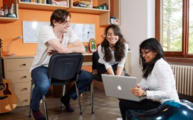 akomodasi kuliah di international management institute (imi)