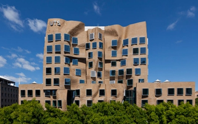 biaya kuliah di university of technology sydney