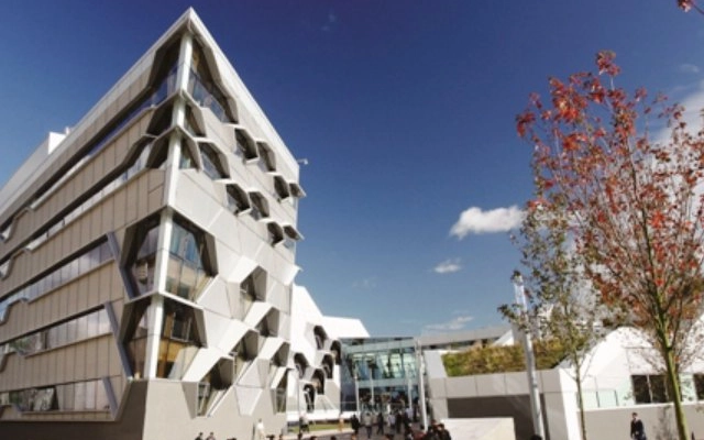 fasilitas lengkap kuliah di jurusan ilmu hayati coventry university inggris