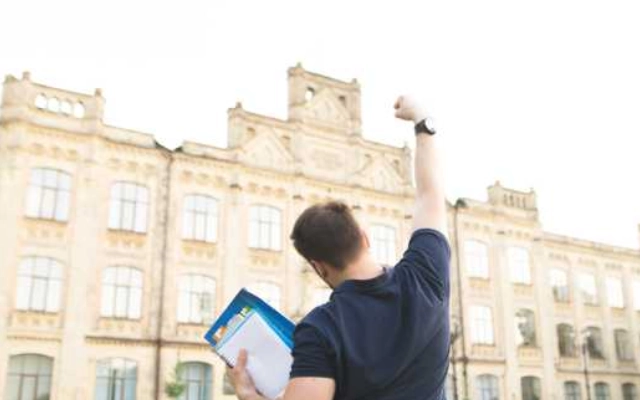 ini daftar universitas inggris yang menyediakan beasiswa full!