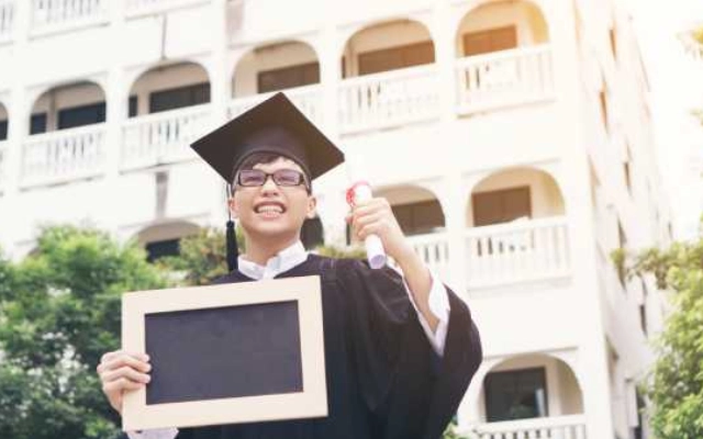 perolehan ranking massey university in new zealand