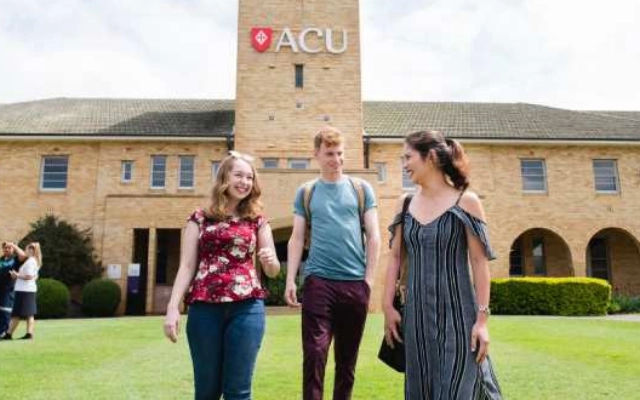 australian catholic university qs ranking dan prestasinya lainnya