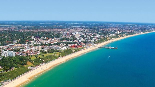 Bournemouth merupakan salah satu kota di inggris yang dapat kamu jadikan sebagai destinasi kuliah. Temukan daftar kampusnya di sini!