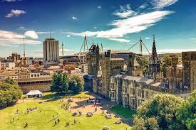 Cardiff merupakan salah satu kota di inggris yang dapat kamu jadikan sebagai destinasi kuliah. Temukan daftar kampusnya di sini!