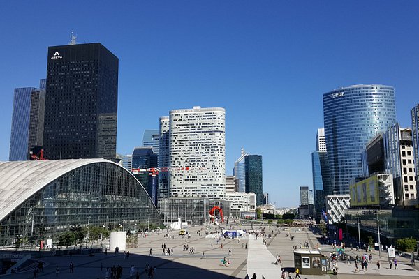 Puteaux merupakan salah satu kota di Prancis yang dapat kamu jadikan sebagai destinasi kuliah. Temukan daftar kampusnya di sini!