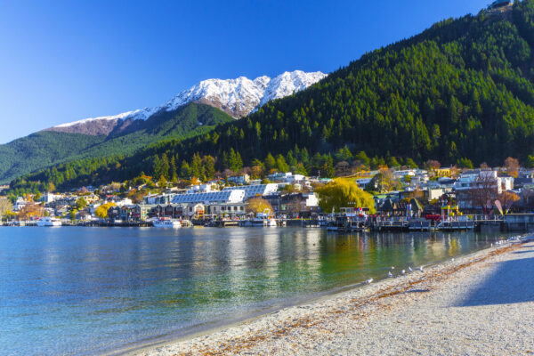Queenstown merupakan salah satu kota di New Zealand yang dapat kamu jadikan sebagai destinasi kuliah. Temukan daftar kampusnya di sini!
