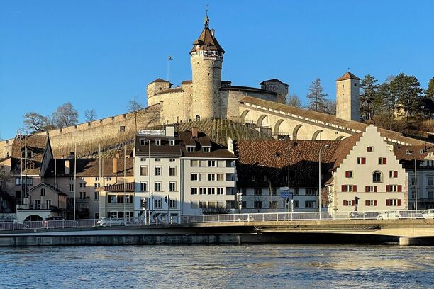 Schaffhausen merupakan salah satu kota di Swiss yang dapat kamu jadikan sebagai destinasi kuliah. Temukan daftar kampusnya di sini!
