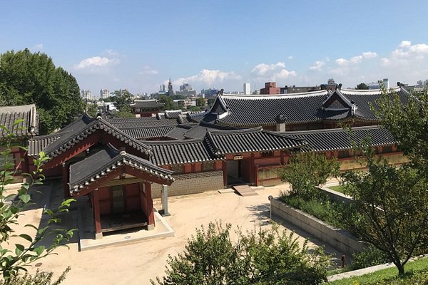 Suwon-si merupakan salah satu kota di Korea Selatan yang dapat kamu jadikan sebagai destinasi kuliah. Temukan daftar kampusnya di sini!