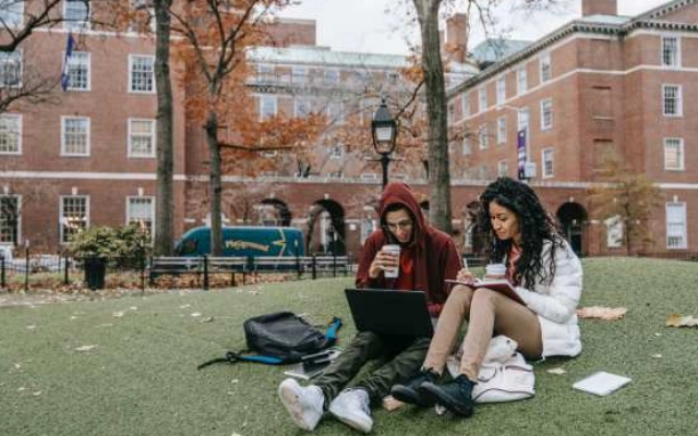 deretan prestasi trent university