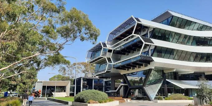 Dandenong merupakan salah satu kota di Australia yang dapat kamu jadikan sebagai destinasi kuliah. Temukan daftar kampusnya di sini!