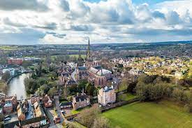 Staffordshire merupakan salah satu kota di inggris yang dapat kamu jadikan sebagai destinasi kuliah. Temukan daftar kampusnya di sini!