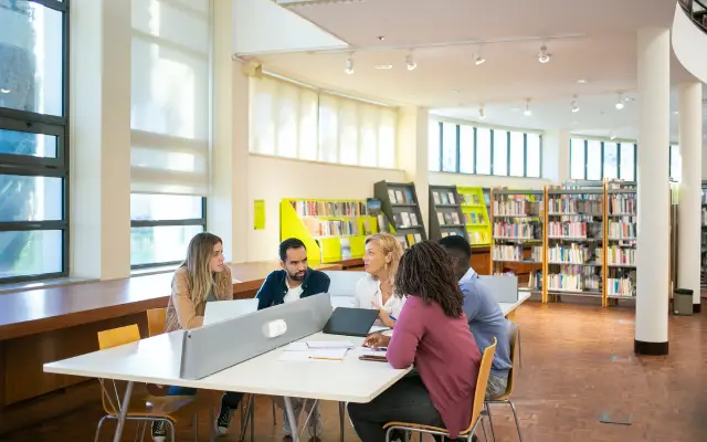 Profil London School of Public Relations