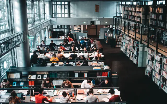 profil dan perolehan ranking de montfort university, uk