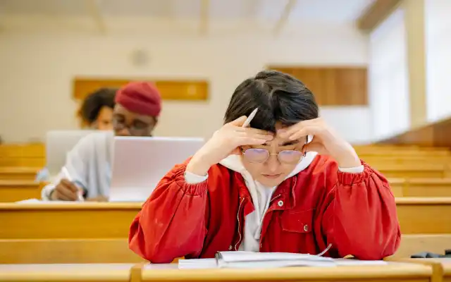 Pahami Resiko Kuliah di Luar Negeri dan Solusinya