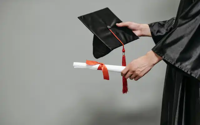 Mengenal Ijazah Luar Negeri, Apa Bedanya dengan Indonesia?