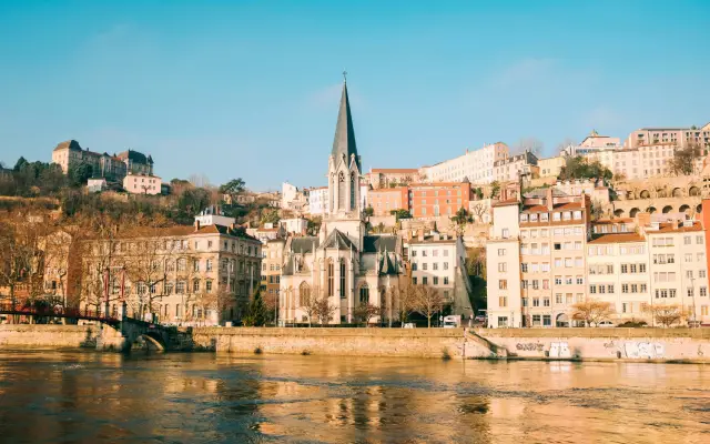 Kuliah di Lyon Prancis: Biaya Hidup, Lingkungan, dan Universitasnya