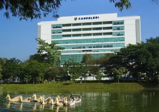 Universiti Malaya (UM) - universitas seni di malaysia
