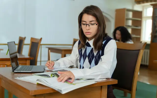 Ketahui lebih lanjut apa itu tes TOPIK, beserta panduan mengikuti tes ini dan nilai rata-rata yang dibutuhkan untuk setiap jenjang kuliah. Simak informasinya