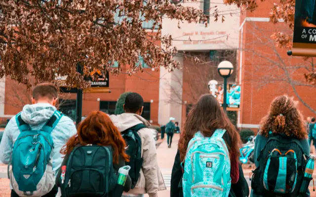 Benefit Kuliah di Politeknik Australia, Apa Bedanya dengan Universitas?