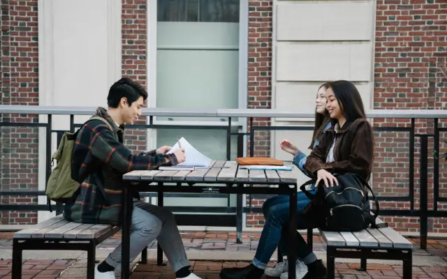 Perbandingan Biaya Kuliah di Kanada dan Amerika, Mana Lebih Murah?