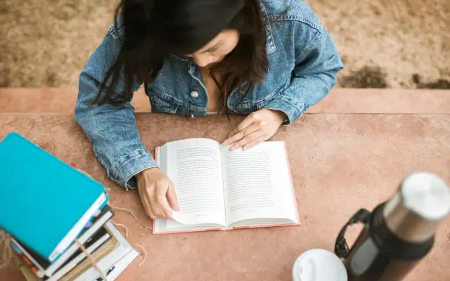 Rekomendasi Jurusan Kuliah untuk Kamu yang Suka Membaca